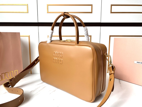 スーパーコピーブランドバッグ側面デザイン